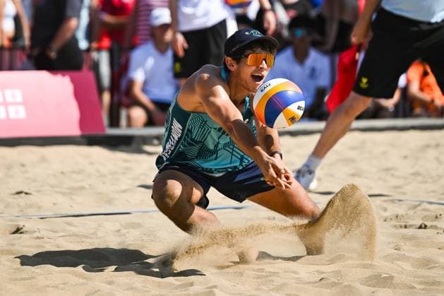 MONTREAL, QC - AUGUST 16: Izac Carracher (AUS) bumps the ball during a round of 12 match at Beach Pro Tour Montreal Elite 16 on August 16, 2025 at Parc Jean-Drapeau in Montreal, QC (Photo by David Kirouac Icon Sportswire) VOLLEYBALL: AUG 16 Beach Pro Tour Montreal Elite 16 EDITORIAL USE ONLY Icon250816007