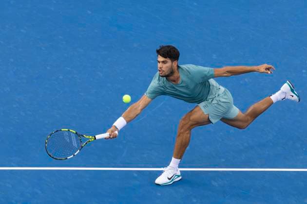 August 16, 2025, Mason, Ohio, USA: Mason, Ohio; Cincinnati Open Tennis Tournament - 2025 08 15 - Carlos Alcaraz plays a ball against opponent Alexander (Sasha) Zverev. - ZUMAPress Mason USA - ZUMAn24_ 20250816_zaf_n24_115 Copyright: xWallyxNellx