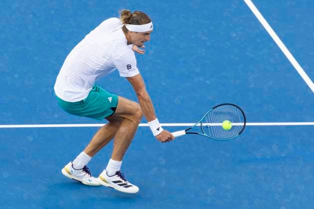 August 16, 2025, Mason, Ohio, USA: Mason, Ohio; Cincinnati Open Tennis Tournament - 2025 08 15 - Alexander (Sasha) Zverev plays a ball against opponent Carlos Alcaraz. - ZUMAPress Mason USA - ZUMAn24_ 20250816_zaf_n24_119 Copyright: xWallyxNellx