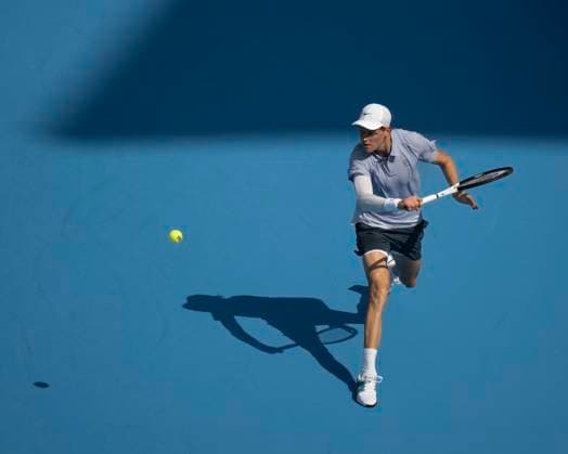 CINCINNATI, OH - AUGUST 16: Jannik Sinner (ITA) hits a backhand shot during the semifinals in the Cincinnati Open at the Lindner Family Tennis Center on August 16, 2025 in Mason, OH. (Photo by Shelley Lipton Icon Sportswire) TENNIS: AUG 16 Cincinnati Open EDITORIAL USE ONLY Icon250816135