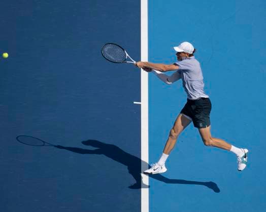 CINCINNATI, OH - AUGUST 16: Jannik Sinner (ITA) hits a backhand shot during the semifinals in the Cincinnati Open at the Lindner Family Tennis Center on August 16, 2025 in Mason, OH. (Photo by Shelley Lipton Icon Sportswire) TENNIS: AUG 16 Cincinnati Open EDITORIAL USE ONLY Icon250816142
