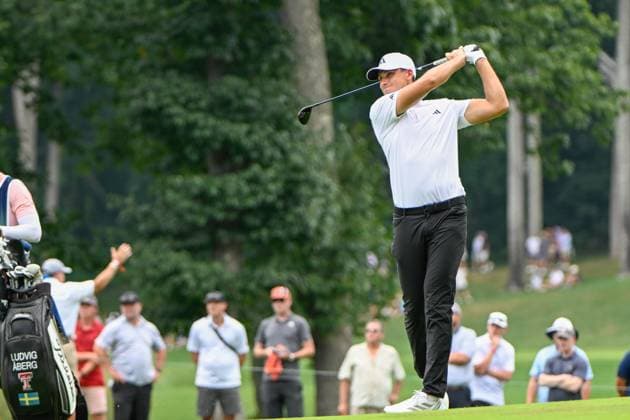 OWINGS MILLS, MD - AUGUST 16: Ludvig Aberg (SWE) watches his tee shot on 4 during the third round of the BMW Championship on August 16, 2025, at Caves Valley Golf Club, Owings Mills, Maryland. (Photo by Ken Murray Icon Sportswire) GOLF: AUG 16 PGA, Golf Herren FedEx Cup Playoffs - BMW Championship EDITORIAL USE ONLY Icon2508160103