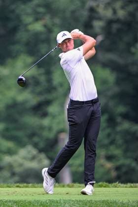 OWINGS MILLS, MD - AUGUST 16: Ludvig Aberg (SWE) watches his tee shot on 7 during the third round of the BMW Championship on August 16, 2025, at Caves Valley Golf Club, Owings Mills, Maryland. (Photo by Ken Murray Icon Sportswire) GOLF: AUG 16 PGA, Golf Herren FedEx Cup Playoffs - BMW Championship EDITORIAL USE ONLY Icon2508160153