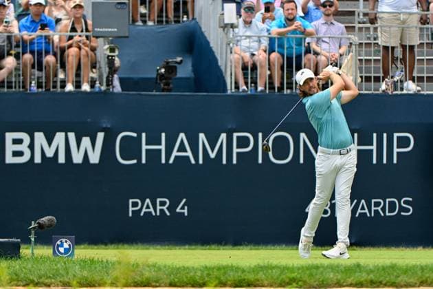 OWINGS MILLS, MD - AUGUST 16: Tommy Fleetwood (ENG) watches his tee shot on 1 during the third round of the BMW Championship on August 16, 2025, at Caves Valley Golf Club, Owings Mills, Maryland. (Photo by Ken Murray Icon Sportswire) GOLF: AUG 16 PGA, Golf Herren FedEx Cup Playoffs - BMW Championship EDITORIAL USE ONLY Icon2508160013