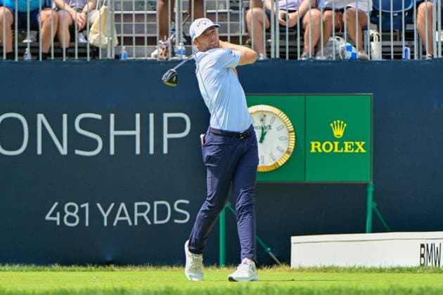 OWINGS MILLS, MD - AUGUST 16: Sam Burns (USA) watches his tee shot on 1 during the third round of the BMW Championship on August 16, 2025, at Caves Valley Golf Club, Owings Mills, Maryland. (Photo by Ken Murray Icon Sportswire) GOLF: AUG 16 PGA, Golf Herren FedEx Cup Playoffs - BMW Championship EDITORIAL USE ONLY Icon2508160023
