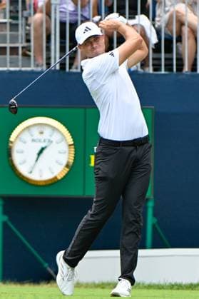 OWINGS MILLS, MD - AUGUST 16: Ludvig Aberg (SWE) watches his tee shot on 1 during the third round of the BMW Championship on August 16, 2025, at Caves Valley Golf Club, Owings Mills, Maryland. (Photo by Ken Murray Icon Sportswire) GOLF: AUG 16 PGA, Golf Herren FedEx Cup Playoffs - BMW Championship EDITORIAL USE ONLY Icon2508160063
