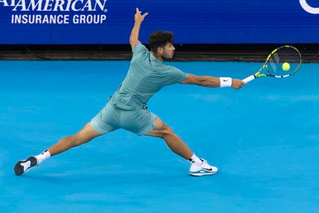 August 16, 2025, Mason, Ohio, USA: Mason, Ohio; Cincinnati Open Tennis Tournament - 2025 08 15 - Carlos Alcaraz plays a ball against opponent Alexander (Sasha) Zverev. - ZUMAPress Mason USA - ZUMAn24_ 20250816_zaf_n24_204 Copyright: xWallyxNellx