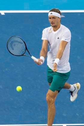 August 16, 2025, Mason, Ohio, USA: Mason, Ohio; Cincinnati Open Tennis Tournament - 2025 08 15 - Alexander (Sasha) Zverev plays a ball against opponent Carlos Alcaraz. - ZUMAPress Mason USA - ZUMAn24_ 20250816_zaf_n24_284 Copyright: xWallyxNellx