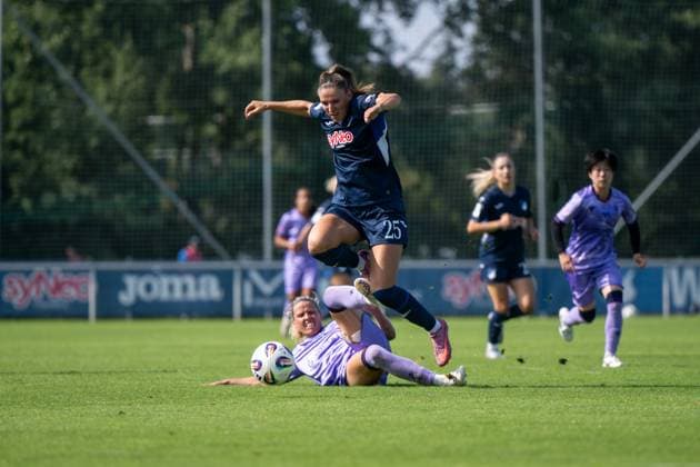 Melissa Koessler TSG Hoffenheim, 25 in duel with Jana Vojtekova FC Basel, 20 , GER, TSG 1899 Hoffenheim vs FC Basel, Soccer Womens Bundesliga Test Match, Season 2025 2026, 16 08 2025 GER, TSG 1899 Hoffenheim vs FC Basel, Soccer Womens Bundesliga Test Match, Season 2025 2026, 16 08 2025 St Leon Copyright: xEibner-Pressefoto Memmlerx EP_MMR