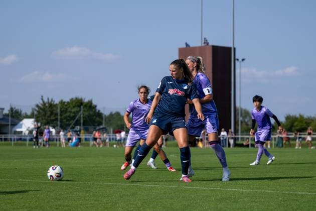 Melissa Koessler TSG Hoffenheim, 25 in duel with Jana Vojtekova FC Basel, 20 , GER, TSG 1899 Hoffenheim vs FC Basel, Soccer Womens Bundesliga Test Match, Season 2025 2026, 16 08 2025 GER, TSG 1899 Hoffenheim vs FC Basel, Soccer Womens Bundesliga Test Match, Season 2025 2026, 16 08 2025 St Leon Copyright: xEibner-Pressefoto Memmlerx EP_MMR