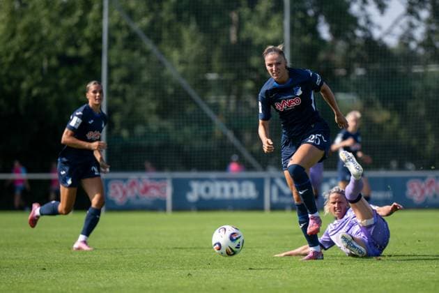 Melissa Koessler TSG Hoffenheim, 25 in duel with Jana Vojtekova FC Basel, 20 , GER, TSG 1899 Hoffenheim vs FC Basel, Soccer Womens Bundesliga Test Match, Season 2025 2026, 16 08 2025 GER, TSG 1899 Hoffenheim vs FC Basel, Soccer Womens Bundesliga Test Match, Season 2025 2026, 16 08 2025 St Leon Copyright: xEibner-Pressefoto Memmlerx EP_MMR