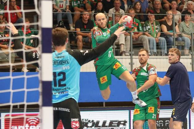 17 08 2025, xgox, Handball Wartburg Cup SC Magdeburg Skanderborg Handbold emspor, v l Tim Hornke Magdeburg, 17 throws goal, Torschuetze, erzielt Tor, Treffer, scores the goal Eisenach