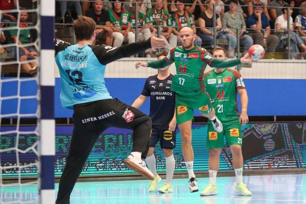 17 08 2025, xgox, Handball Wartburg Cup SC Magdeburg Skanderborg Handbold emspor, v l Tim Hornke Magdeburg, 17 throws goal, Torschuetze, erzielt Tor, Treffer, scores the goal Eisenach