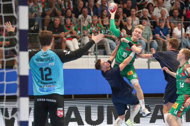 17 08 2025, xgox, Handball Wartburg Cup SC Magdeburg Skanderborg Handbold emspor, v l Gisli Thorgeir Kristjansson Magdeburg, 10 throws goal, Torschuetze, scores goal, Treffer, scores the goal Eisenach