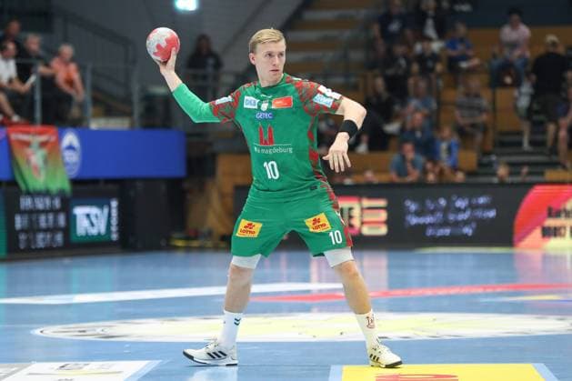 17 08 2025, xgox, Handball Wartburg Cup SC Magdeburg Skanderborg Handbold emspor, v l Gisli Thorgeir Kristjansson Magdeburg, 10 am Ball, plays the ball Eisenach