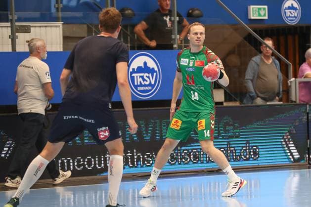 17 08 2025, xgox, Handball Wartburg Cup SC Magdeburg Skanderborg Handbold emspor, v l Omar Ingi Magnusson Magdeburg, 14 on the ball, plays the ball Eisenach