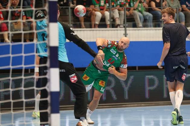 17 08 2025, xgox, Handball Wartburg Cup SC Magdeburg Skanderborg Handbold emspor, v l Oscar Bergendahl Magdeburg, 54 throws goal, Torschuetze, erzielt Tor, Treffer, scores the goal Eisenach