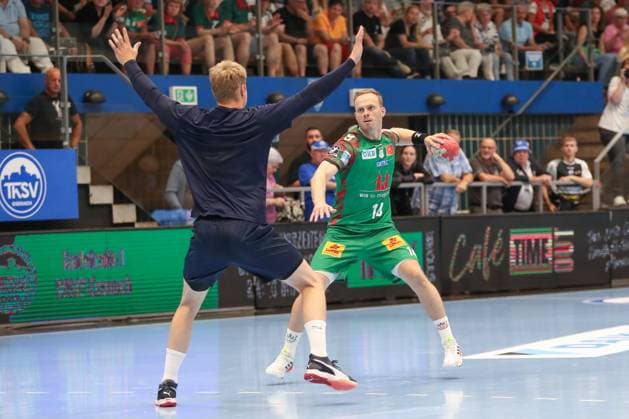 17 08 2025, xgox, Handball Wartburg Cup SC Magdeburg Skanderborg Handbold emspor, v l Omar Ingi Magnusson Magdeburg, 14 throws goal, Torschuetze, erzielt Tor, Treffer, scores the goal Eisenach