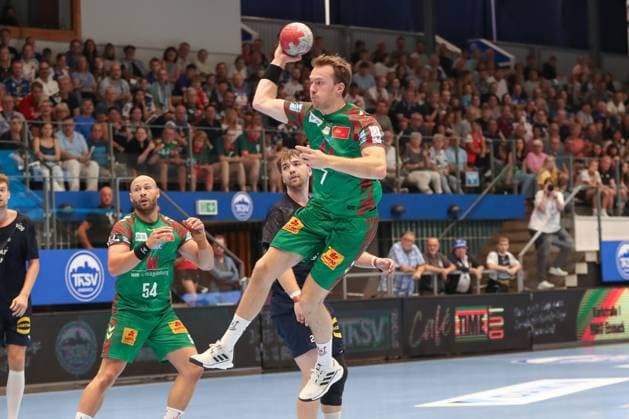 17 08 2025, xgox, Handball Wartburg Cup SC Magdeburg Skanderborg Handbold emspor, v l Felix Claar Magdeburg, 7 wirft Tor, Torschuetze, erzielt Tor, Treffer, scores the goal Eisenach
