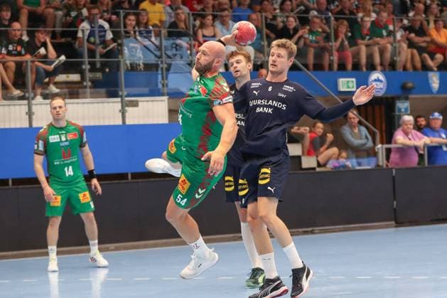17 08 2025, xgox, Handball Wartburg Cup SC Magdeburg Skanderborg Handbold emspor, v l Oscar Bergendahl Magdeburg, 54 throws goal, Torschuetze, erzielt Tor, Treffer, scores the goal Eisenach