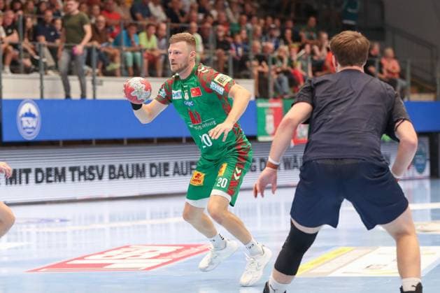 17 08 2025, xgox, Handball Wartburg Cup SC Magdeburg Skanderborg Handbold emspor, v l Philipp Weber Magdeburg, 20 am Ball, plays the ball Eisenach