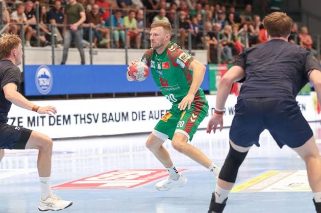 17 08 2025, xgox, Handball Wartburg Cup SC Magdeburg Skanderborg Handbold emspor, v l Philipp Weber Magdeburg, 20 am Ball, plays the ball Eisenach