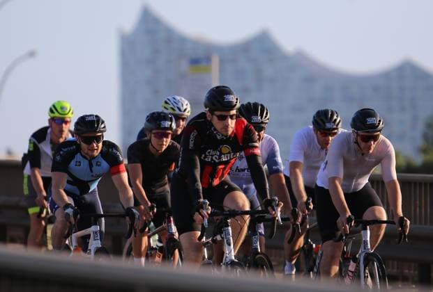 ADAC Cyclassics cycling race in Hamburg Participants on the 110-kilometre amateur course