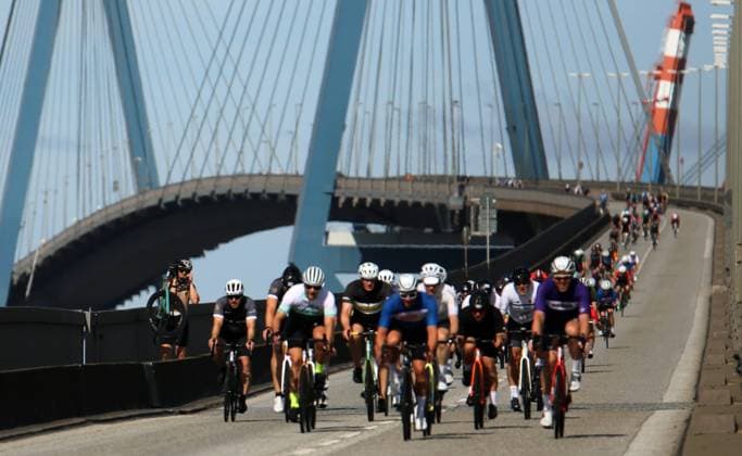 ADAC Cyclassics cycling race in Hamburg Participants in the 110-kilometre Everyman course cross the Köhlbrand Bridge One participant has to carry his bike after a fall, however