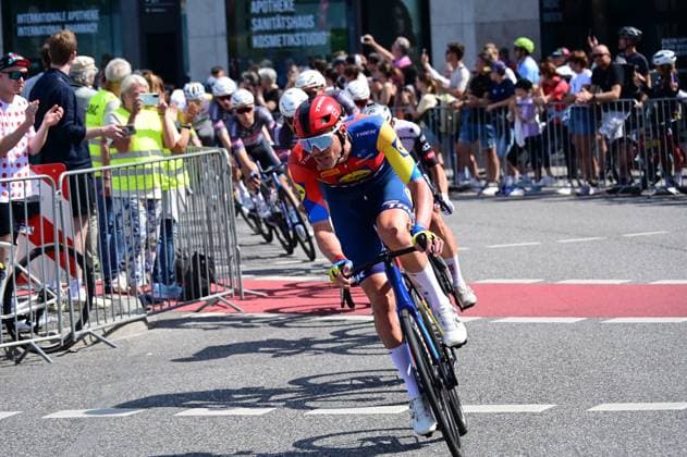 17 08 2025 xkhx Hamburg ADAC CYCLASSICS 2025 Cycling event Binnenalster LIDL TREK LTK 13 DECLERCQ Tim BEL