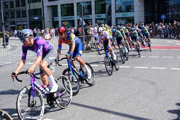 17 08 2025 xkhx Hamburg ADAC CYCLASSICS 2025 Cycling event Binnenalster