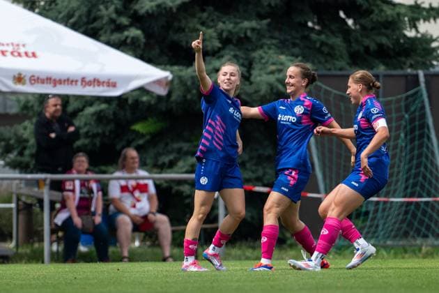 Maja Pageler FSV Mainz 05, 37 , Johanna Berg FSV Mainz 05, 09 and team celebrate the goal to 0 1, GER, VfB Stuttgart vs 1 FSV Mainz 05, Soccer Women DFB Cup, Playoff, Season 2025 2026, 17 08 2025 GER, VfB Stuttgart vs 1 FSV Mainz 05, Soccer Women DFB Cup, Playoff, Season 2025 2026, 17 08 2025 Bad Cannstatt Copyright: xEibner-Pressefoto Memmlerx EP_MMR