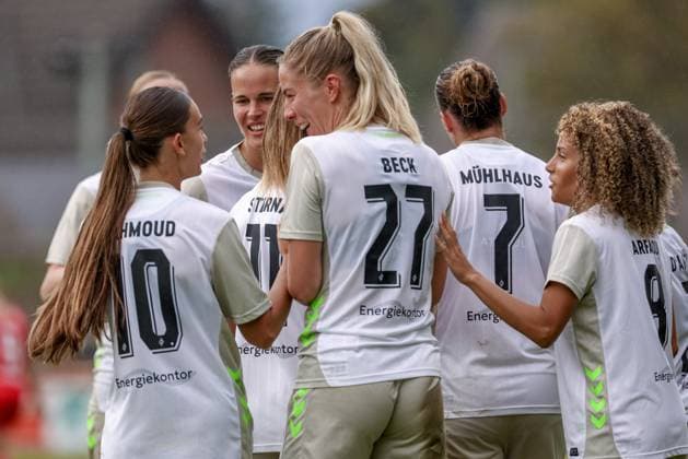 SV Werder Bremen players with goal celebration, cheering, jubilant, optimistic, match scene, highlight, joy about the goal to 2 1, 17 08 2025, Bramsche Germany , football, test match women, SV Werder Bremen FC Twente Enschede xobx