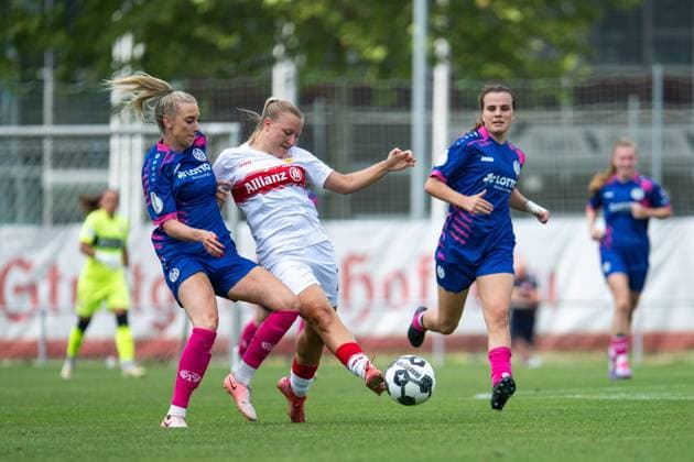 Leonie Schetter VfB Stuttgart, 77 in duel with Chiara Bouziane FSV Mainz 05, 10 , GER, VfB Stuttgart vs 1 FSV Mainz 05, Soccer Women DFB Cup, Playoff, Season 2025 2026, 17 08 2025 GER, VfB Stuttgart vs 1 FSV Mainz 05, Soccer Women DFB Cup, Playoff, Season 2025 2026, 17 08 2025 Bad Cannstatt Copyright: xEibner-Pressefoto Memmlerx EP_MMR