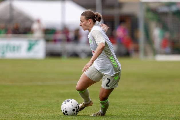 Chiara D Angelo SV Werder Bremen, 2 on the ball, cropped, single image, full body, action, action scene, 17 08 2025, Bramsche Germany , Soccer, Test match women, SV Werder Bremen FC Twente Enschede xobx