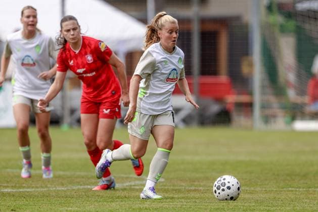 Ricarda Walkling SV Werder Bremen, 13 on the ball, single image, full body, action, action scene, 17 08 2025, Bramsche Germany , Soccer, Test match women, SV Werder Bremen FC Twente Enschede xobx