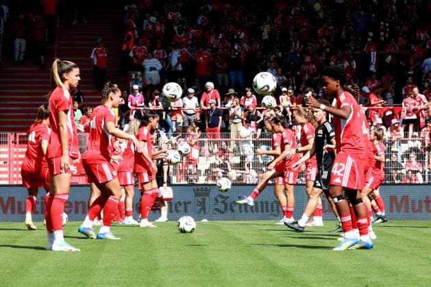 DEU, 2 BL, Frauen, 1 FC Union vs Real Madrid, 17 08 2025, Stadion Alte Foersterei, Berlin, DEU, 2 BL, Frauen, 1 FC Union vs Real Madrid, im Bild Union Spielerinnenkreis DFL regulations prohibit any use of Photographs as image sequences and or quasi video nordphotoxGmbHx xEngler nph00076