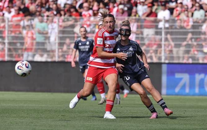 Tanja Pawollek on the ball, Irune duel Match scene Action Sport Football Soccer Test match Womens Bundesliga Season 2025 2026 17 08 2025 1 FC Union Berlin vs Real Madrid CF DFL regulations prohibit any use of photographs as image sequences and or quasi video