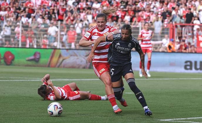 Dina Orschmann, Shei Garcia Duel Match Scene Action Sport Soccer Football Test Match Womens Bundesliga Season 2025 2026 17 08 2025 1 FC Union Berlin vs Real Madrid CF DFL regulations prohibit any use of photographs as image sequences and or quasi video