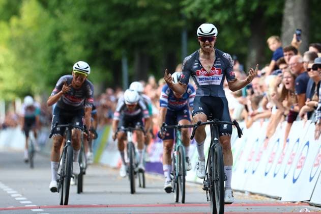 Belgian Niels Vandeputte and pictured celebrating as he crosses the finish line of the elite race at the Belgian Gravel Championships, Sunday 17 August 2025, in Westerlo. DAVIDxPINTENS  x131397138x