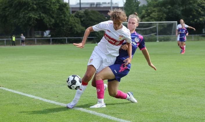 Stuttgart , DFB Cup Women VfB Stuttgart vs 1 FSV Mainz 05 , from left Rosa Rückert VfB Nadine Anstatt Mainz
