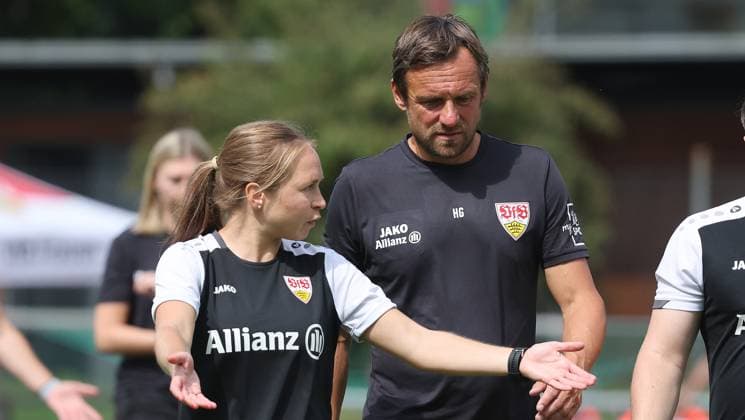Stuttgart , DFB Pokal Women VfB Stuttgart vs 1 FSV Mainz 05 , from left Theres aPanfil Co Trainer Heiko Gerber Trainer