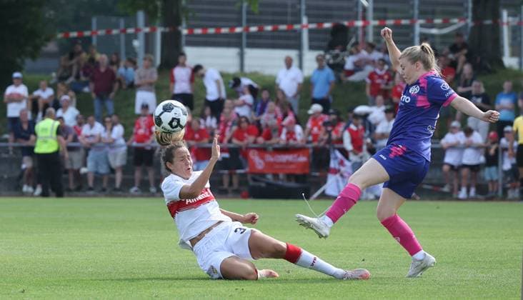 Stuttgart , DFB Cup Women VfB Stuttgart vs 1 FSV Mainz 05 , from left Fabienne Dongus VfB Heidrun Sigurdardottir Mainz