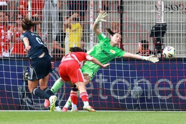 DEU, 2 BL, Frauen, 1 FC Union vs Real Madrid, 17 08 2025, Stadion Alte Foersterei, Berlin, DEU, 2 BL, Frauen, 1 FC Union vs Real Madrid, im Bild 0 2 durch Bruun Signe Real Madrid 9 , MELANIE WAGNER 1 FC Union Berlin 12 , Thomke Schneider Moenchengladbach 2 DFL regulations prohibit any use of Photographs as image sequences and or quasi video nordphotoxGmbHx xEngler nph00076
