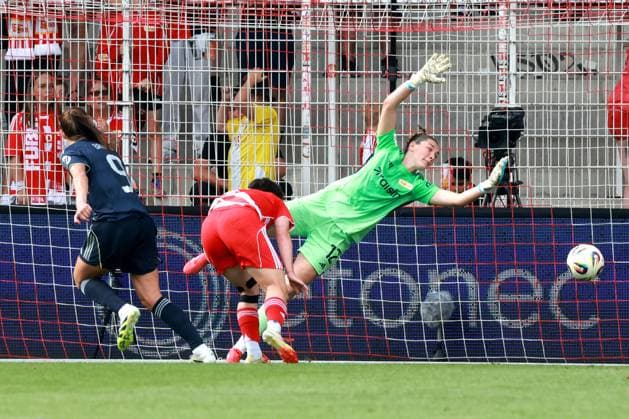 DEU, 2 BL, Frauen, 1 FC Union vs Real Madrid, 17 08 2025, Stadion Alte Foersterei, Berlin, DEU, 2 BL, Frauen, 1 FC Union vs Real Madrid, im Bild 0 2 durch Bruun Signe Real Madrid 9 , MELANIE WAGNER 1 FC Union Berlin 12 , Thomke Schneider Moenchengladbach 2 DFL regulations prohibit any use of Photographs as image sequences and or quasi video nordphotoxGmbHx xEngler nph00076