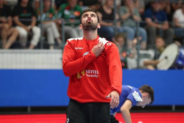 17 08 2025, xgox, Handball Wartburg Cup ThSV Eisenach TBV Lemgo Lippe emspor, v l Matija Spikic Eisenach, 1 disappointed, looks disappointed, dejected, disappointed Eisenach