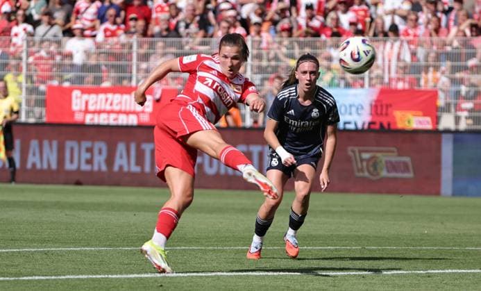 Dina Orschmann shoots single image clipping action sports soccer soccer test match womens Bundesliga season 2025 2026 17 08 2025 1 FC Union Berlin vs Real Madrid CF DFL regulations prohibit any use of photographs as image sequences and or quasi video