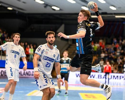 Oskar Joelsson ThSV Eisenach, 3 , Tim, Sutton RM, TBV Lemgo Lippe, 23 , Frederik, Simak RL, TBV Lemgo Lippe, 8 GER, Thuringia, ThSV Eisenach vs TBV Lemgo Lippe, Wartburg Cup Eisenach 2025, Handball, Season 2025 2026, Sunday, 17 08 2025 GER, Thuringia, ThSV Eisenach vs. TBV Lemgo Lippe, Wartburg Cup Eisenach 2025, Handball, Season 2025 2026, Sunday, 17 08 2025 Eisenach Copyright: xEibner-Pressefoto MartinxHerbstx EP_MHT