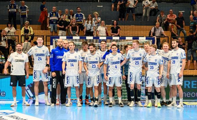 TBV Lemgo Lippe at the Wartburg Cup 2025, Team picture Florian, Kehrmann Trainer, TBV Lemgo Lippe , Joel, Willecke KM, TBV Lemgo Lippe, 24 , Bobby, Schagen RA, TBV Lemgo Lippe, 14 , Tim, Sutton RM, TBV Lemgo Lippe, 23 , Samuel, Zehnder LA, TBV Lemgo Lippe, 4 , Niels, Verstijnen KM, TBV Lemgo Lippe, 25 , James, Faust RA, TBV Lemgo Lippe, 35 , Lukas, Theillinger RL, TBV Lemgo Lippe, 3 , Hendrik, Wagner RL, TBV Lemgo Lippe, 28 , Constantin, Moestl TW, TBV Lemgo Lippe, 1 , Moritz, Ende right wing, ThSV Eisenach, 21 , Joel, Willecke KM, TBV Lemgo Lippe, 24 , Hendrik, Wagner RL, TBV Lemgo Lippe, 28 , Frederik, Simak RL, TBV Lemgo Lippe, 8 GER, Thueringen, ThSV Eisenach against TBV Lemgo Lippe, Wartburg Cup Eisenach 2025, Handball, Season 2025 2026, Sunday, 17 08 2025 GER, Thuringia, ThSV Eisenach vs TBV Lemgo Lippe, Wartburg Cup Eisenach 2025, Handball, Season 2025 2026, Sunday, 17 08 2025 Eisenach Copyright: xEibner-Pressefoto MartinxHerbstx EP_MHT