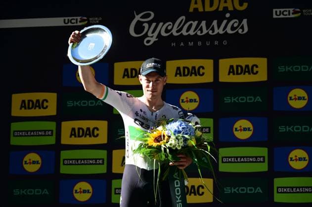 17 08 2025 xkhx Hamburg, Cycling ADAC CYCLASSICS 2025 Cycling event Award ceremony Sprint classification winner 227 Rory Townsend Ireland is also best sprinter