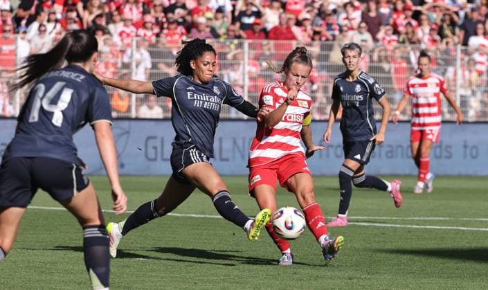 Yasmim, Lisa Heiseler Zweikampf Spielzene Action Sport Fußball Fußball Testspiel Frauen Damen Bundesliga Saison 2025 2026 17 08 2025 1 FC Union Berlin vs Real Madrid CF DFL regulations prohibit any use of photographs as image sequences and or quasi video